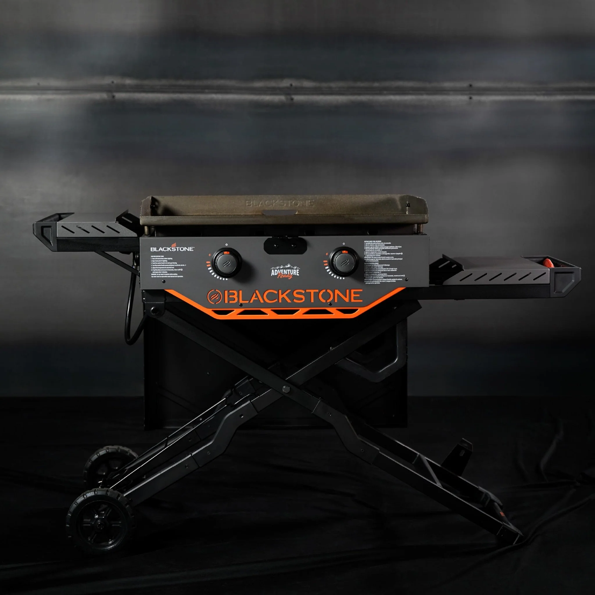 BLACKSTONE 28" Griddle with Flexfold™ Legs AND HOOD