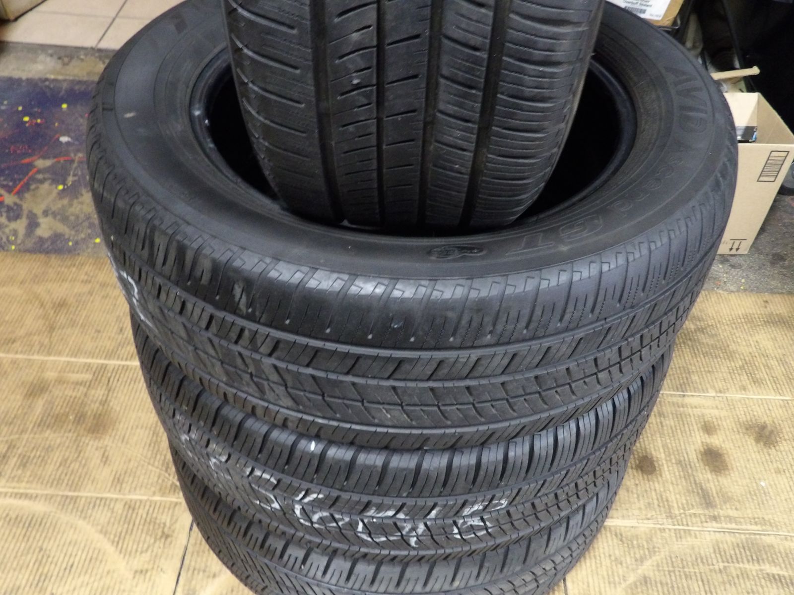 225/60R18 YOKOHAMA AVID ASCEND GT SET OF USED TIRES