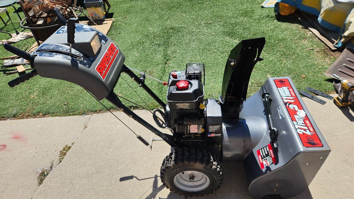 27" Swisher Snowblower 2 Stage 6 Speed with Reverse 250cc Briggs & Stratton