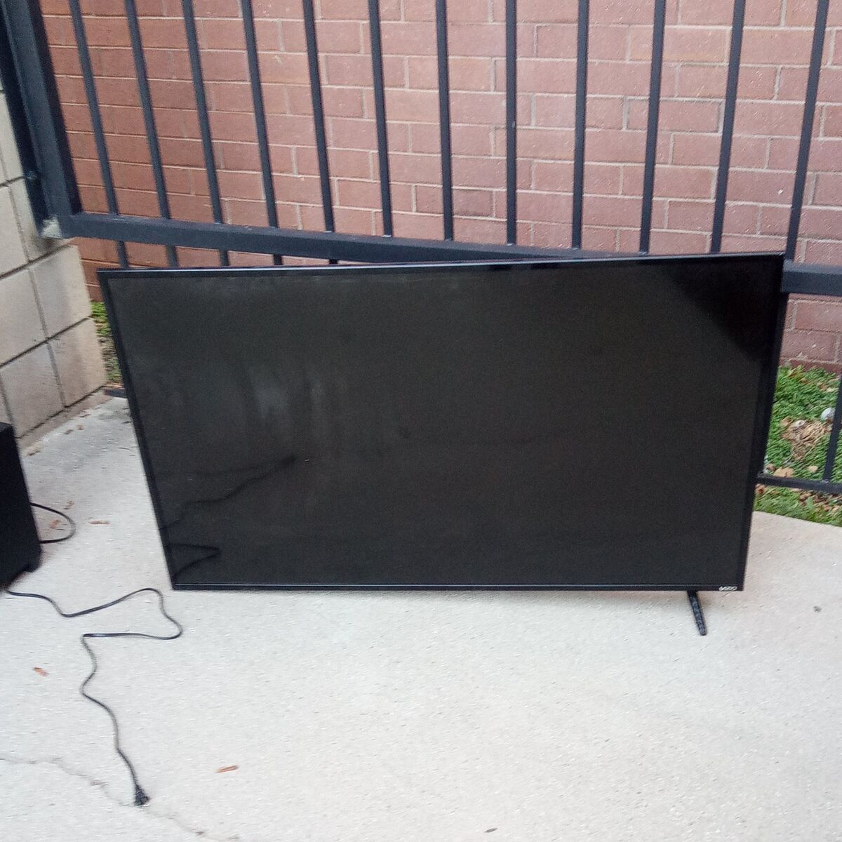 65" Visio smart tv with program extras installed