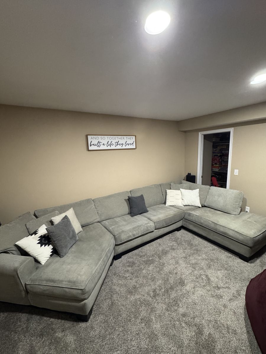 Amazing Sectional With Cuddler And Chaise!!