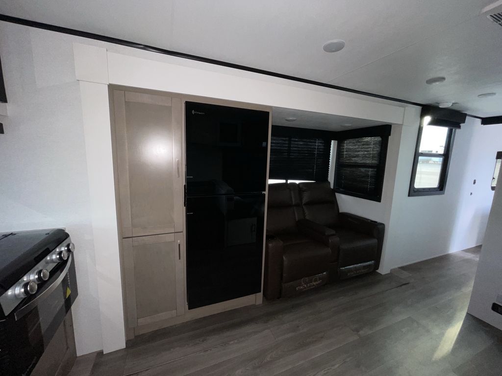 Main image 38