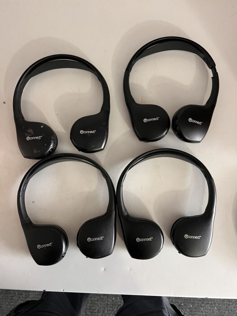 UConnect Headphones 4 pair Matt 801637860