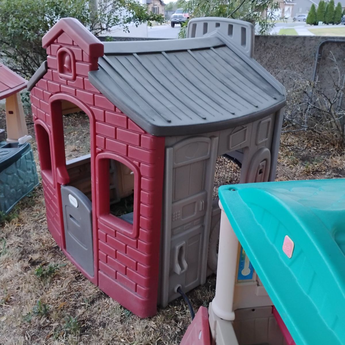 Little Tykes Large School Play House Indoor/Outdoor