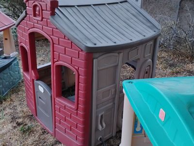 Little Tykes Large School Play House Indoor/Outdoor