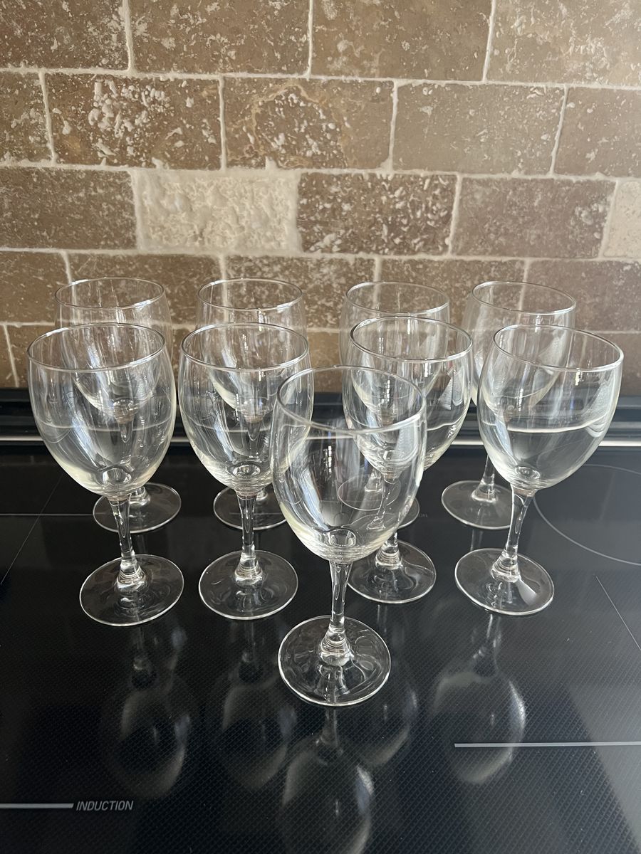 Set of 9 Clear Glass Wine Glasses