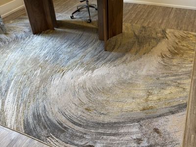 Gorgeous Large Modern Abstract Swirl Area Rug – Like New!