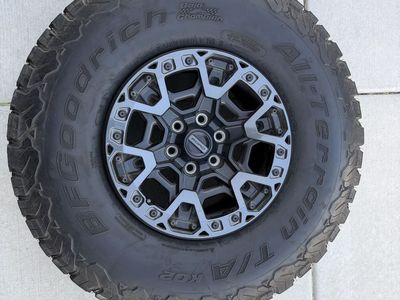 Raptor R Rims and Tires