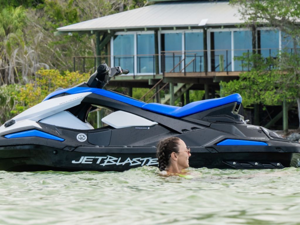 2025 YAMAHA JETBLASTER 2-BLACK/SPACE BLUE - Y2256L