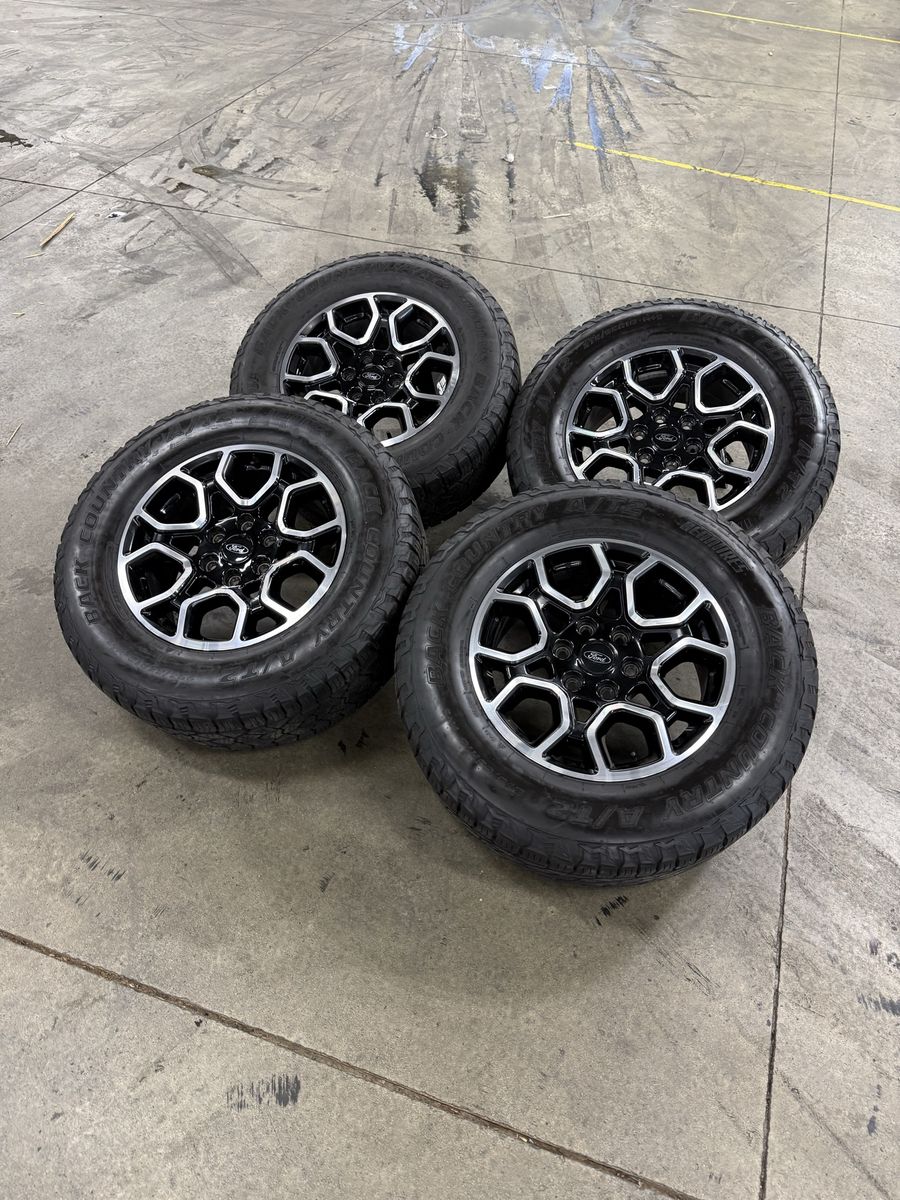 LIKE NEW 2024 ford f150 FX4 OEM 18in wheels/ 275/65/18 tires