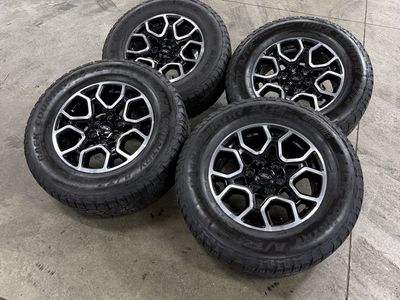 LIKE NEW 2024 ford f150 FX4 OEM 18in wheels/ 275/65/18 tires