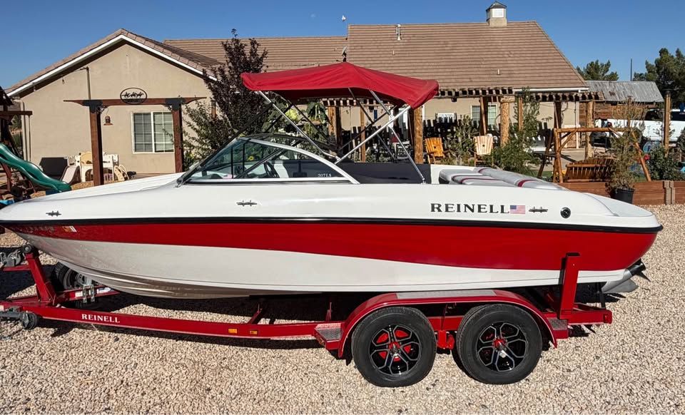 REINELL 21’ OPEN BOW family fun boat! SUPER CLEAN Always garaged and looks almost new! Ski Play Fun Boat 