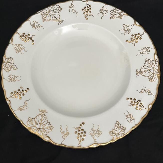 Royal Crown Derby “Vine” Dinner Plate New
