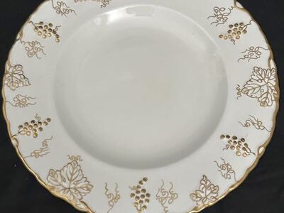 Royal Crown Derby “Vine” Dinner Plate New