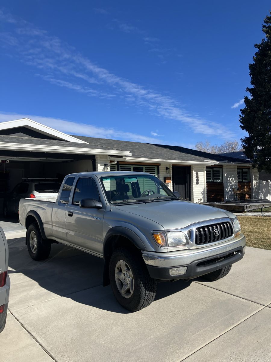 2003 TOYOTA TACOMA SR5