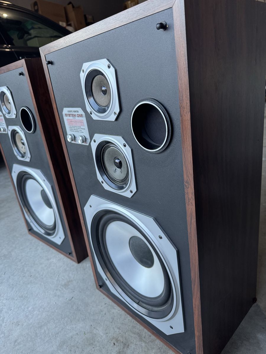Vintage 2 Speakers system.