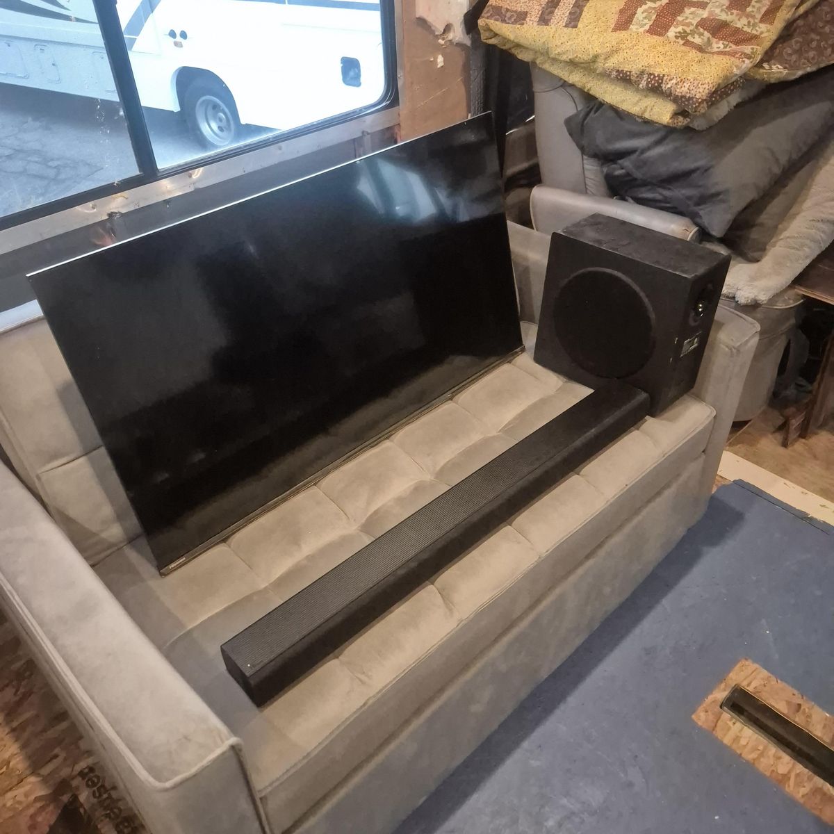 41 Inch Hisense TV with Soundbar and Subwoofer CHEAP !!!