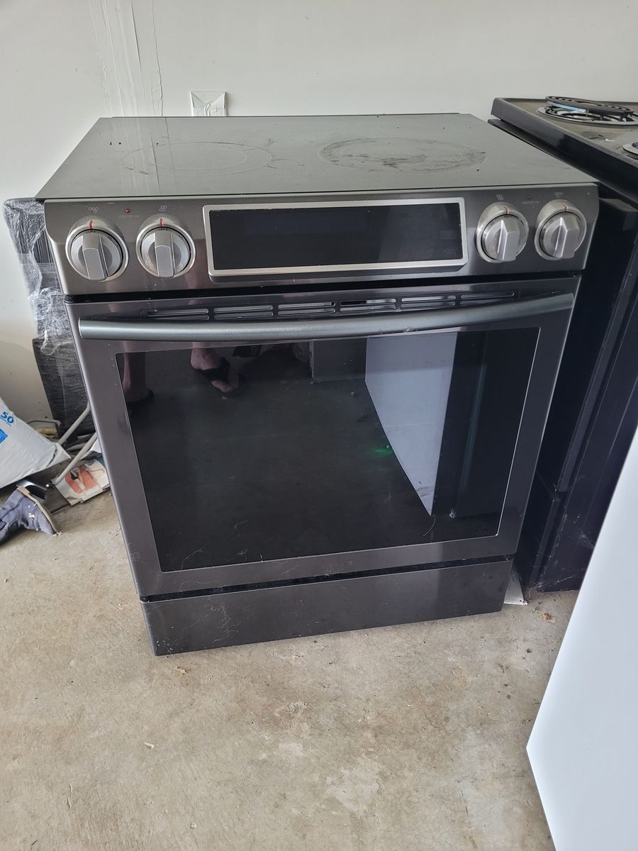 Samsung Electric Glass top stove.  Needs minor part replacement