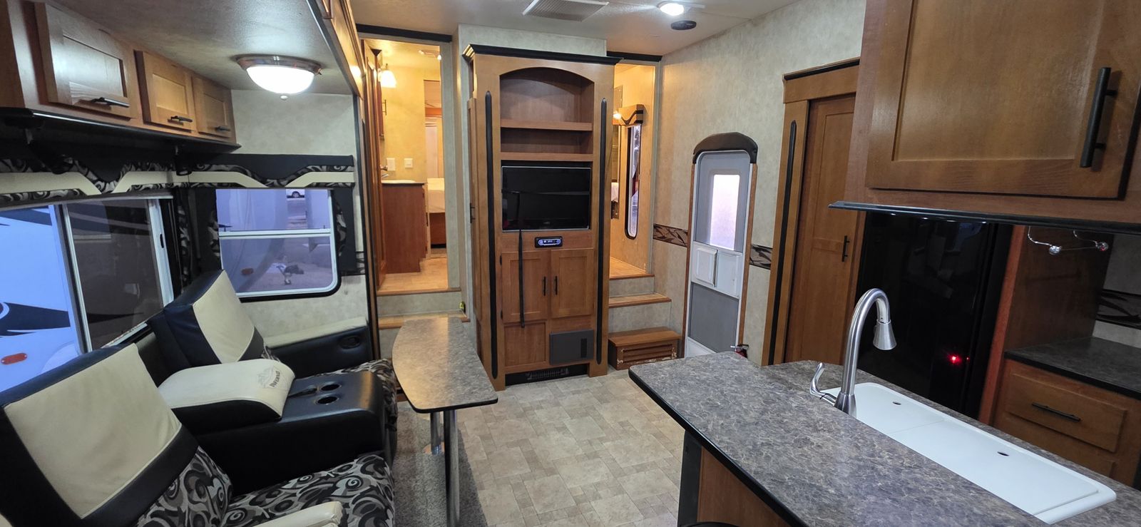 2008 KZ INFERNO 3912 — 42'5" TRIPLE-SLIDE TOY HAULER — 12' GARAGE — ONE OWNER!