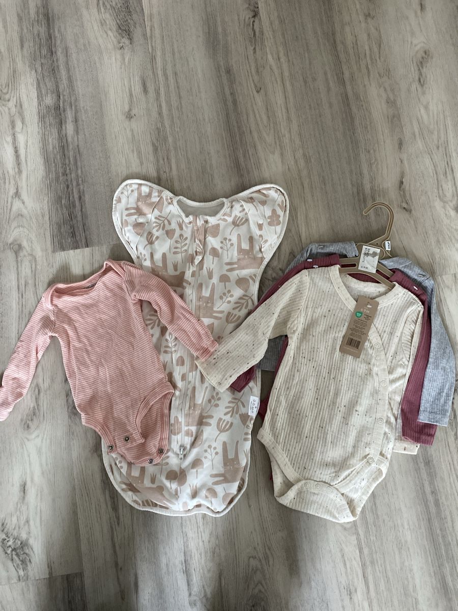 Baby Girl Clothing Lot Size NB-9 Months Bodysuits and Swaddle Sleep Sack. ROPA DE NIÑA DE 0-9meses