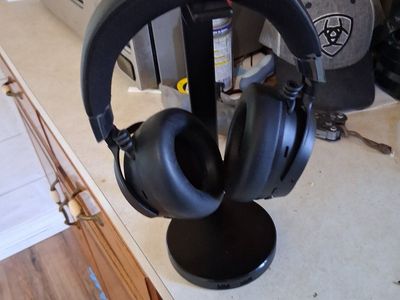 Razer Kraken headphones with Base Station V2 Chroma Headphone stand