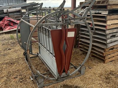 Filson Rotating Calf Table