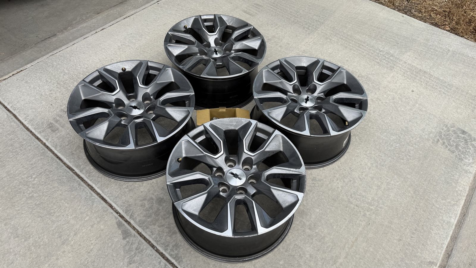 Chevrolet Silverado 1500 OEM 20" Aluminum Wheels (Set of 4) with Lug Nuts