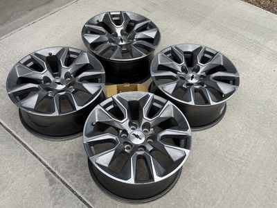 Chevrolet Silverado 1500 OEM 20" Aluminum Wheels (Set of 4) with Lug Nuts