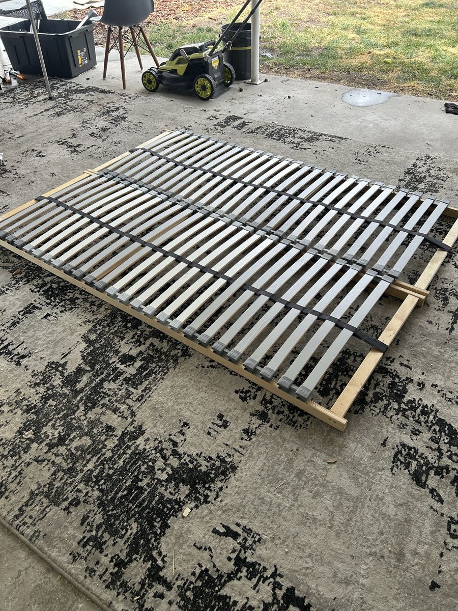 Slatted bed base