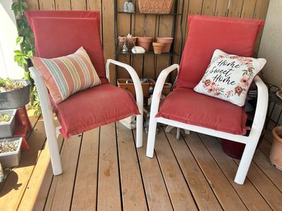 Outdoor Chairs with Pillows