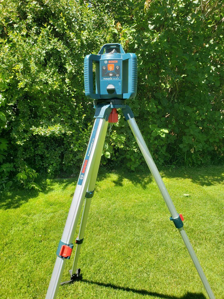Bosch Professional GRL 240 HV Rotary Laser Level Kit w/ Tripod & Case - Used, Excellent, Like New. Works Great