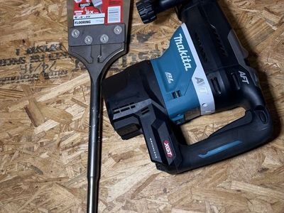 40V Max XGT Brushless Cordless 1-9/16 in. AVT Rotary Hammer with 6in floor scraper