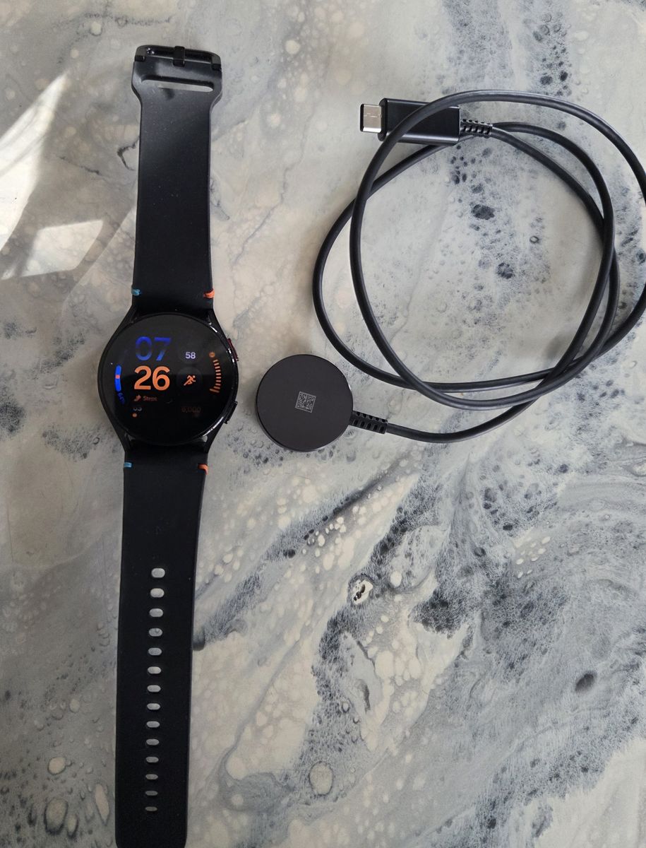 Samsung Galaxy Watch FE - 40mm (LTE + Wi-Fi) - Custom Band
