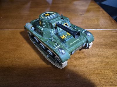 vintage Masudaya M-12 tin litho wind-up tank made in Japan, likely dating from the 1950s or 1960s. (Not keys)