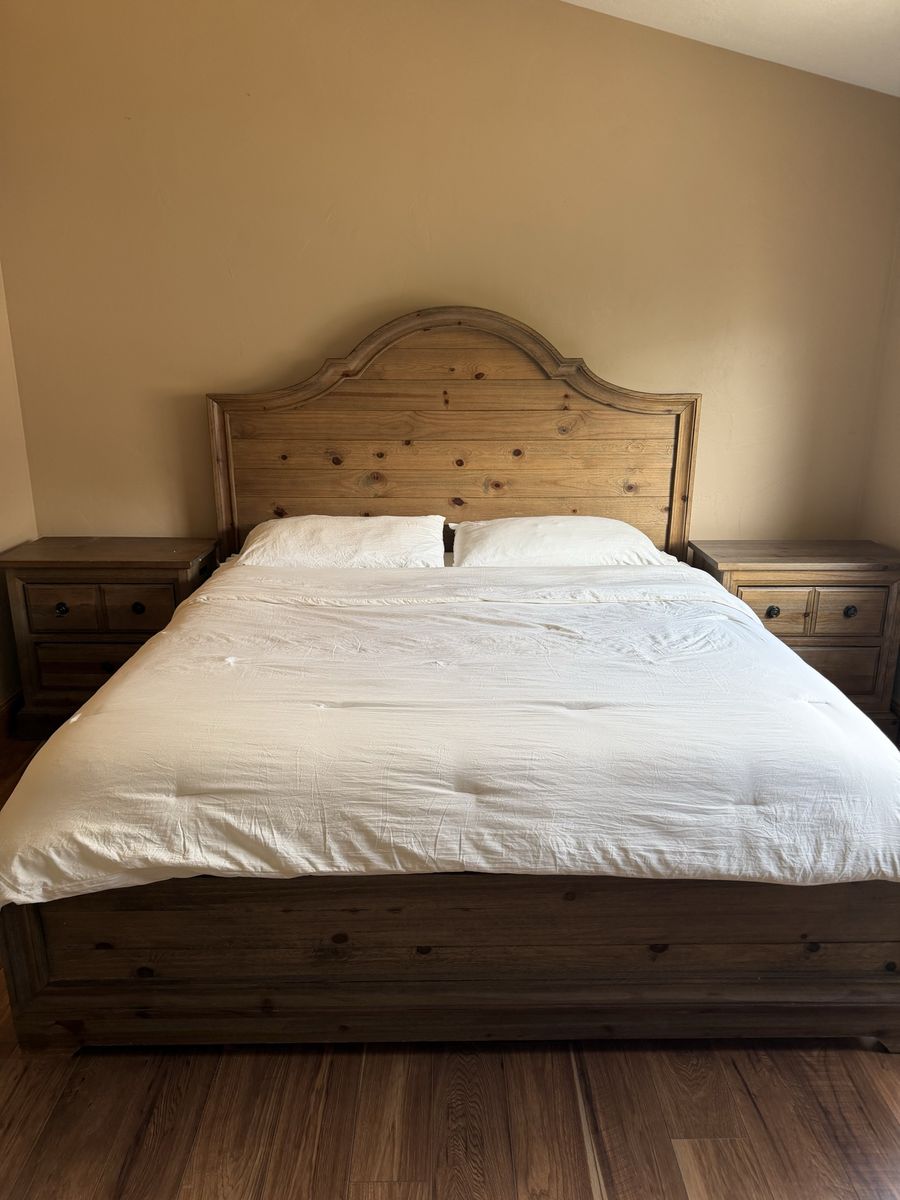 Rustic Solid Wood King Bedroom Set w/ Matching Nightstands