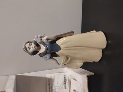 Super Rare Snowwhite by Lladro