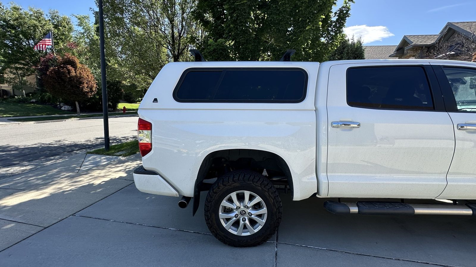 Toyota Tundra Crewmax Shell Camper 5.5’ bed