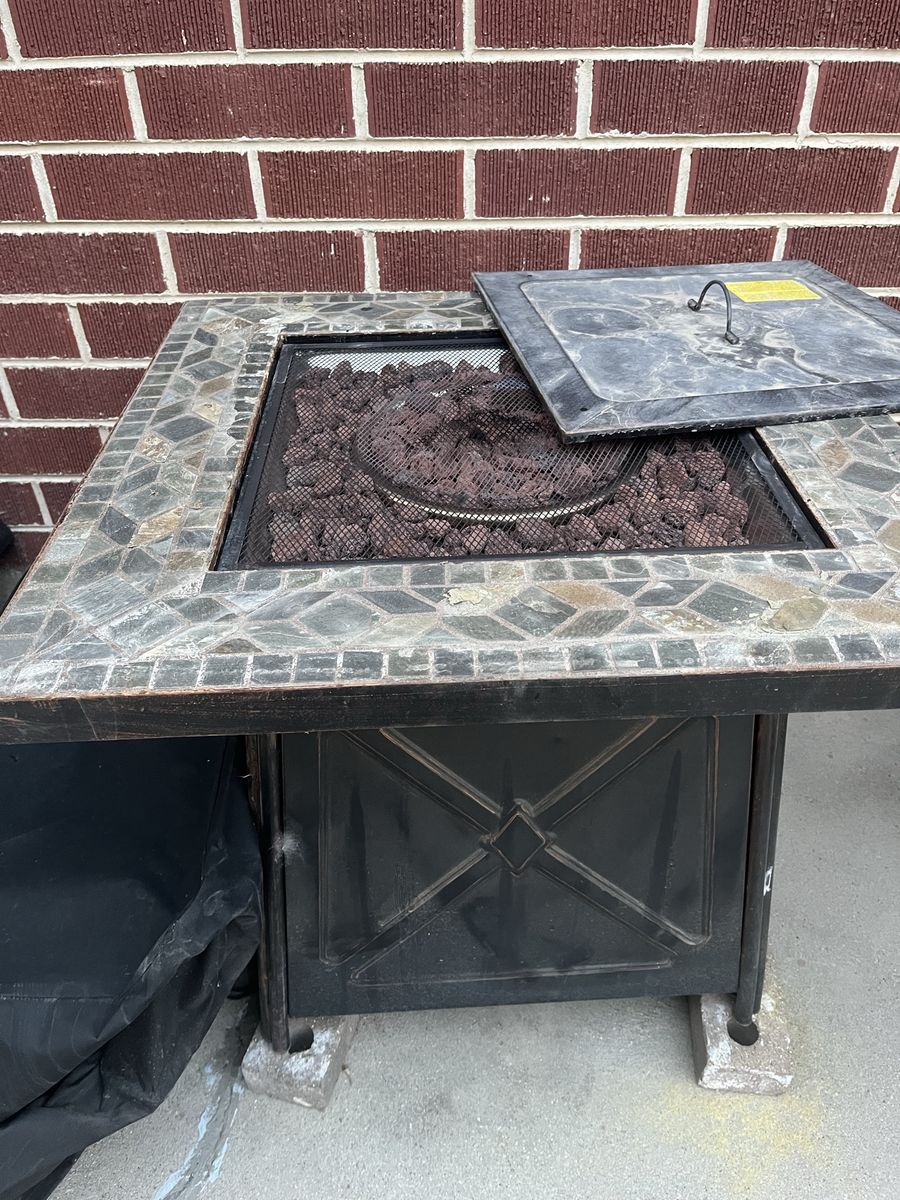 Patio Propane Fire Pit. Unused. With full propane