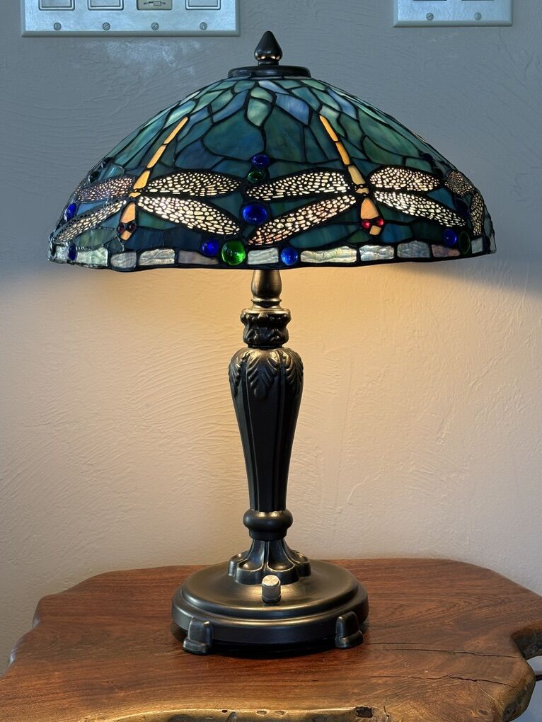 Tiffany Style Dragonfly Lamp