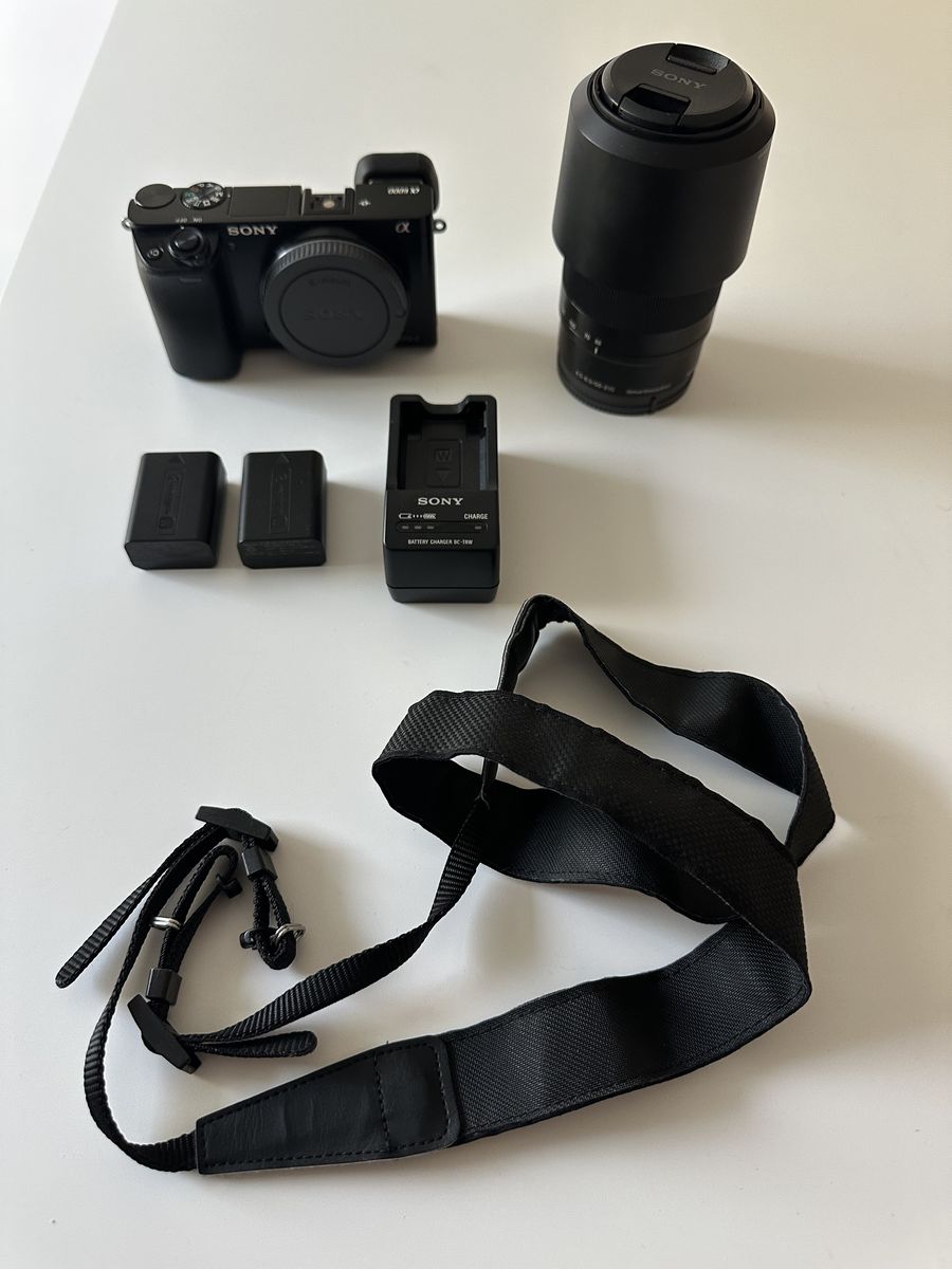 Sony a6000 Body, 4.5-6.3/55-210 mm lens, two batteries
