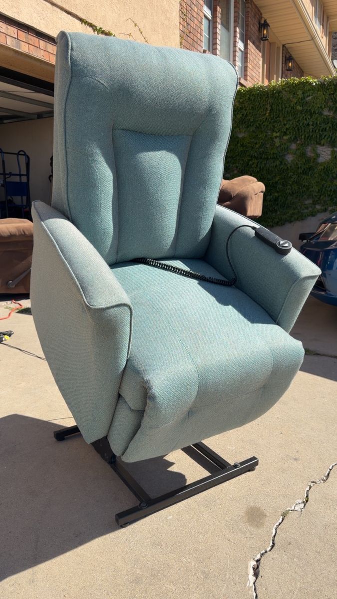 Power lift chair recliner made in Canada