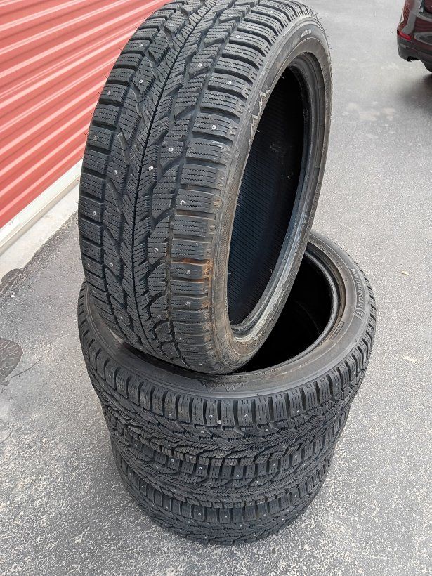 Studded Snow Tires New 225/45R18 Firestone 18 Snow