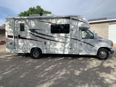 2005 Lexington 24 Foot Motorhome Class B