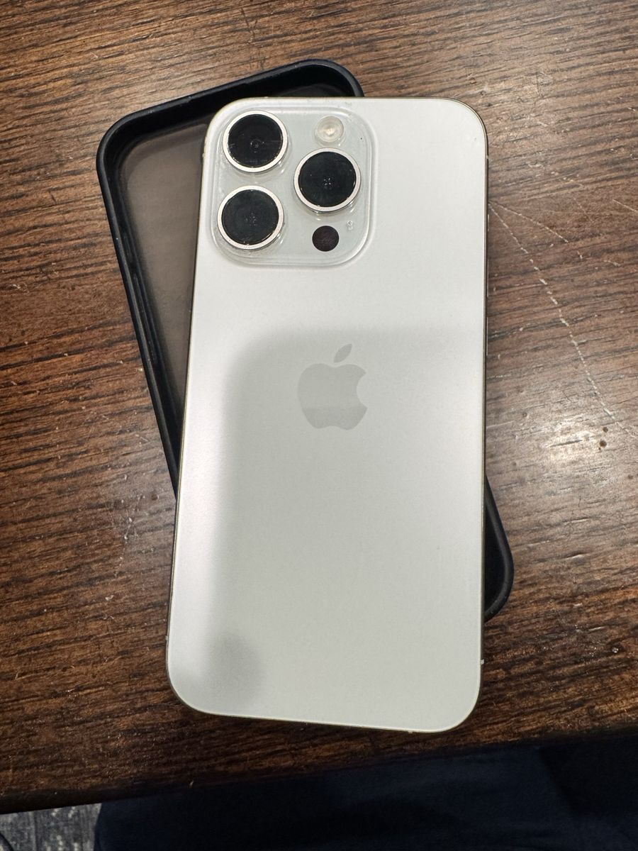 Apple iPhone 15 Pro - Unlocked iOS Smartphone with 128GB Storage, White Titanium 85% Battery health.