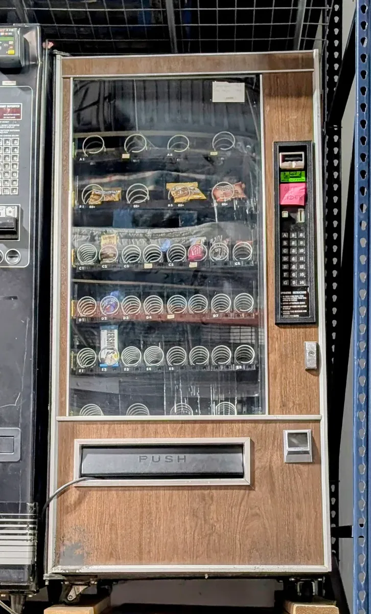USI 2098 Snack Vending Machine – 4-Wide