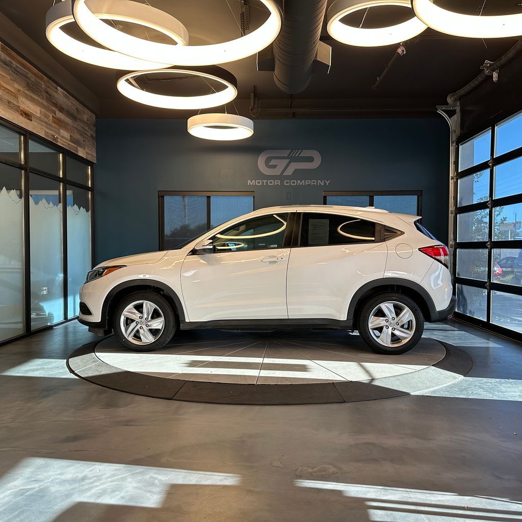 Main image 6