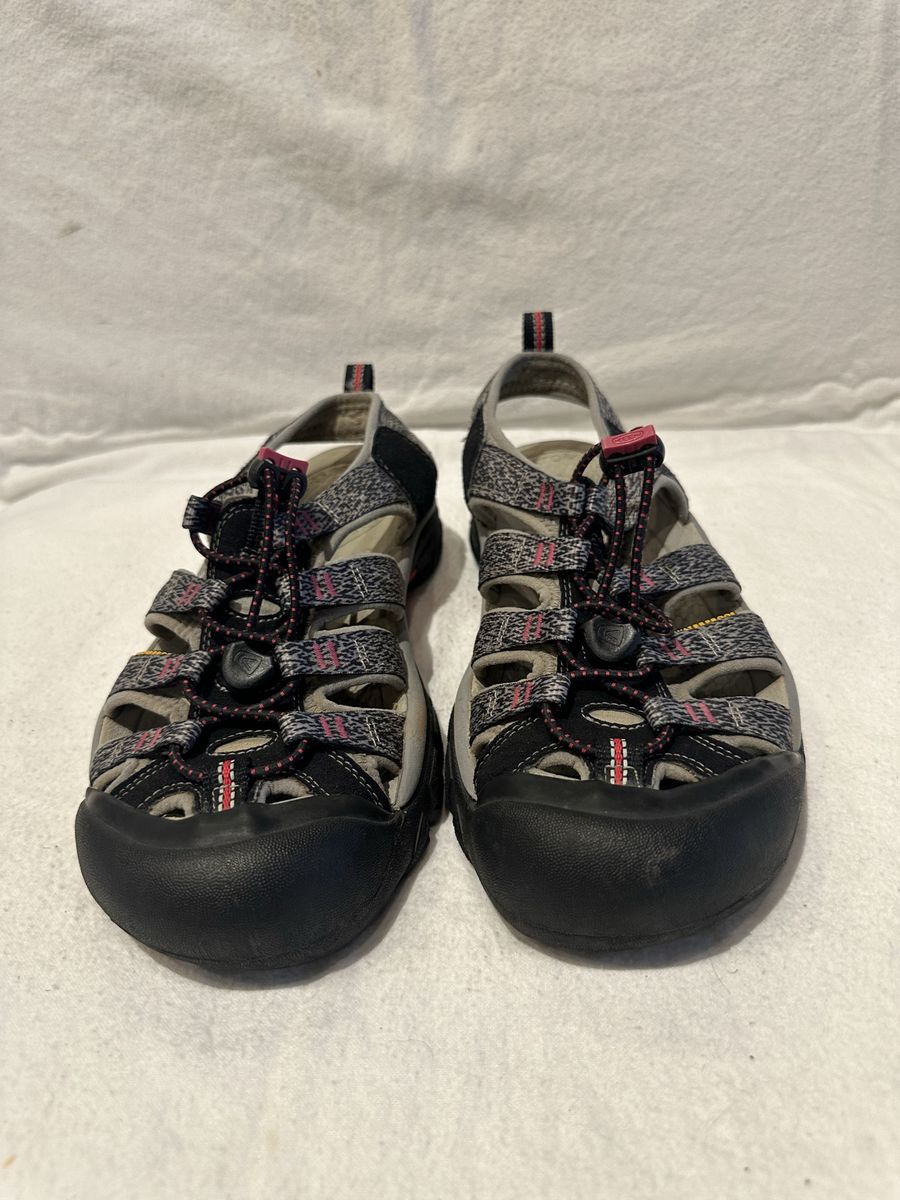 Keen women’s size 8, gray with red trim WP hiking sandals