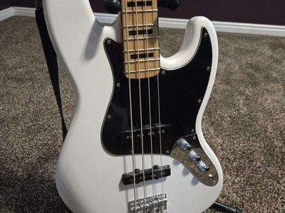 Fender Squire Jazz Bass (Classic Vibe?)