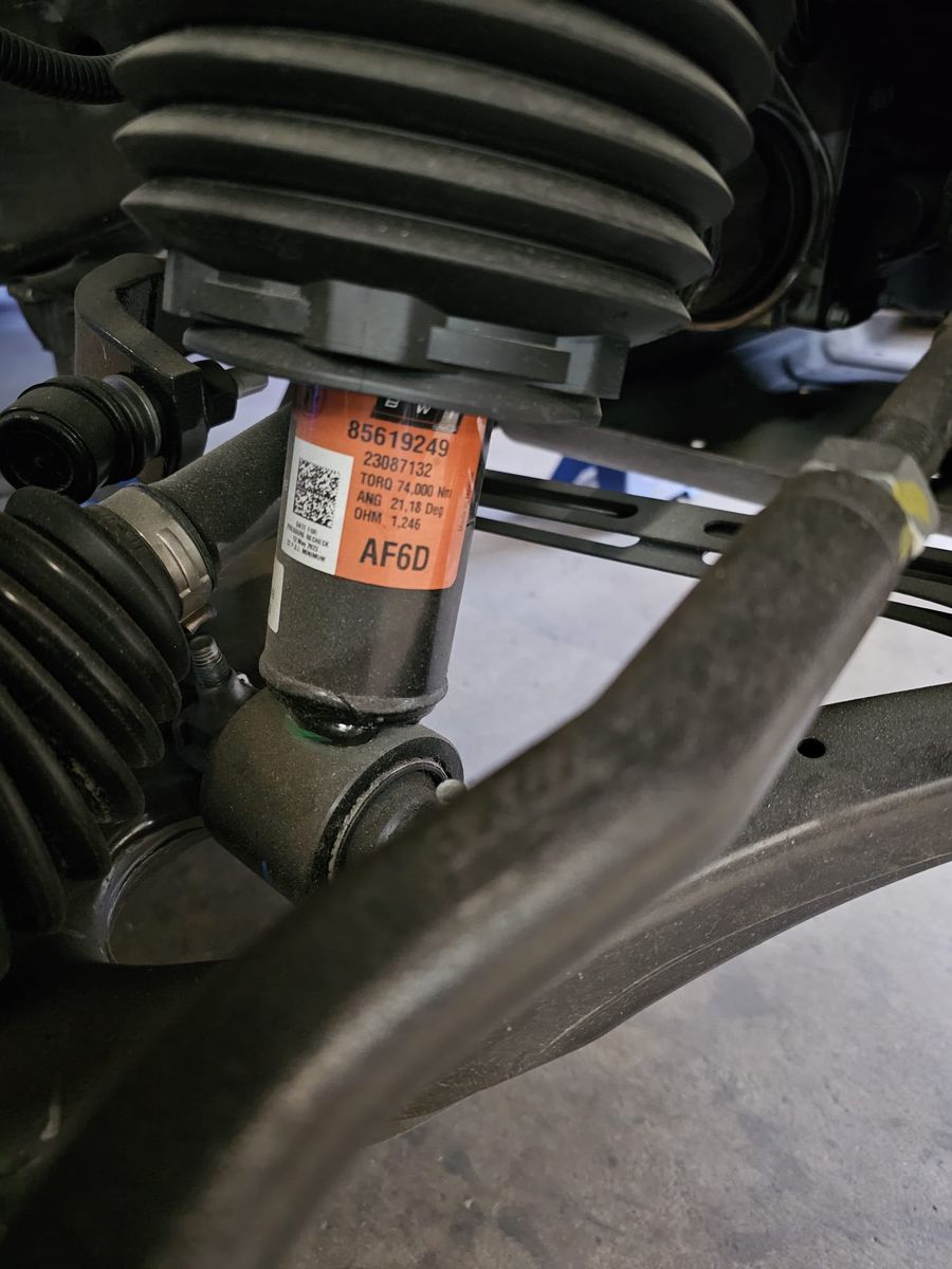 !!!Price Reduced!!! OEM 2021-2024 Cadillac/Chevrolet/GMC Front Air Shock with Magnetic