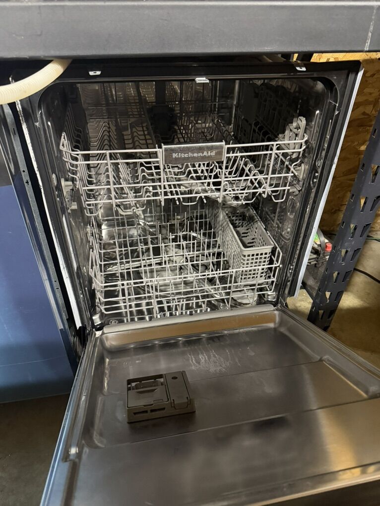 SPARKLING CONDITION KITCHENAID DISHWASHER